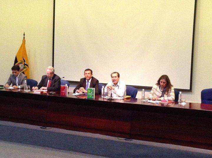 Alonso Brenes, de FLACSO Costa Rica; Horst Grebe y Bernardo Requena, representantes de CAF; Adrián Bonilla, Secretario General de FLACSO y la Prof. Paz Milet, Coordinadora de Extensión del IEI.