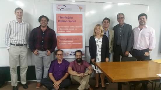El Coordinador de Investigación del IEI, Gilberto Aranda, junto al panel "Conectando política externa e demandas sociais: a situação nos Andes" en seminario sobre política exterior en Belo Horizonte.