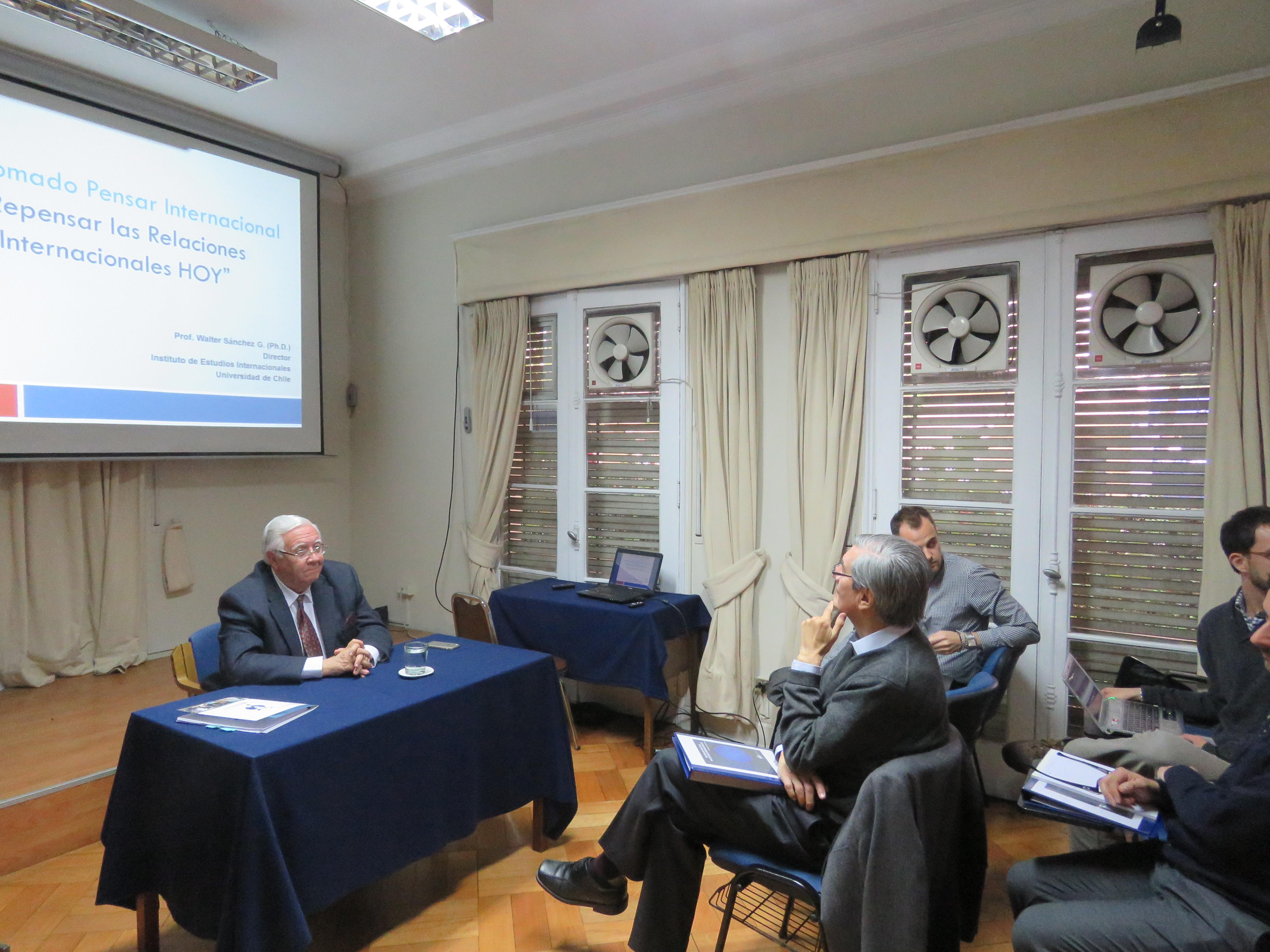 Director del IEI, Walter Sánchez, dicta cátedra inaugural en IX Versión del Diploma en Estudios Internacionales