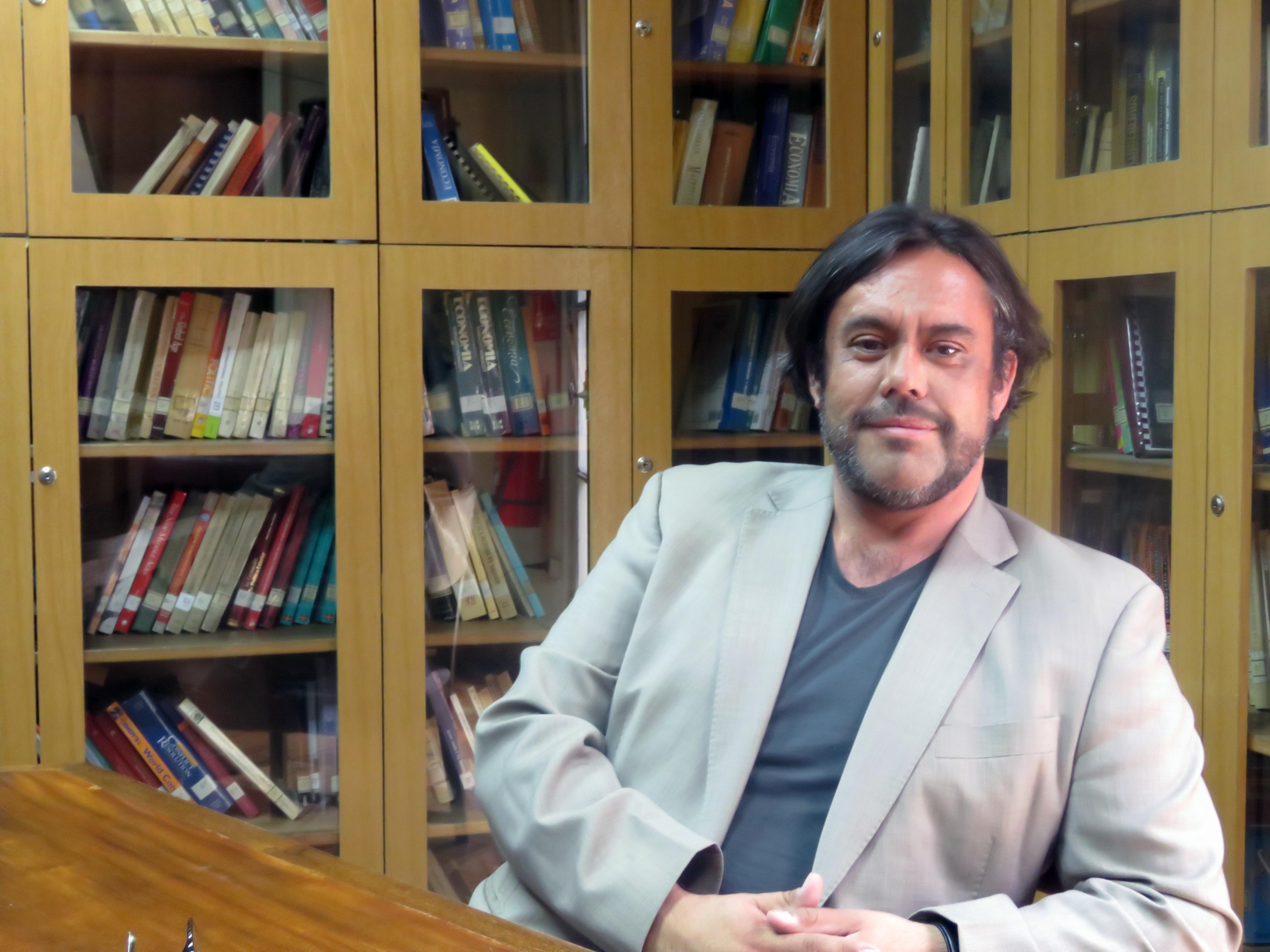 Prof. Gilberto Aranda integra comité editorial Revista FARIES.