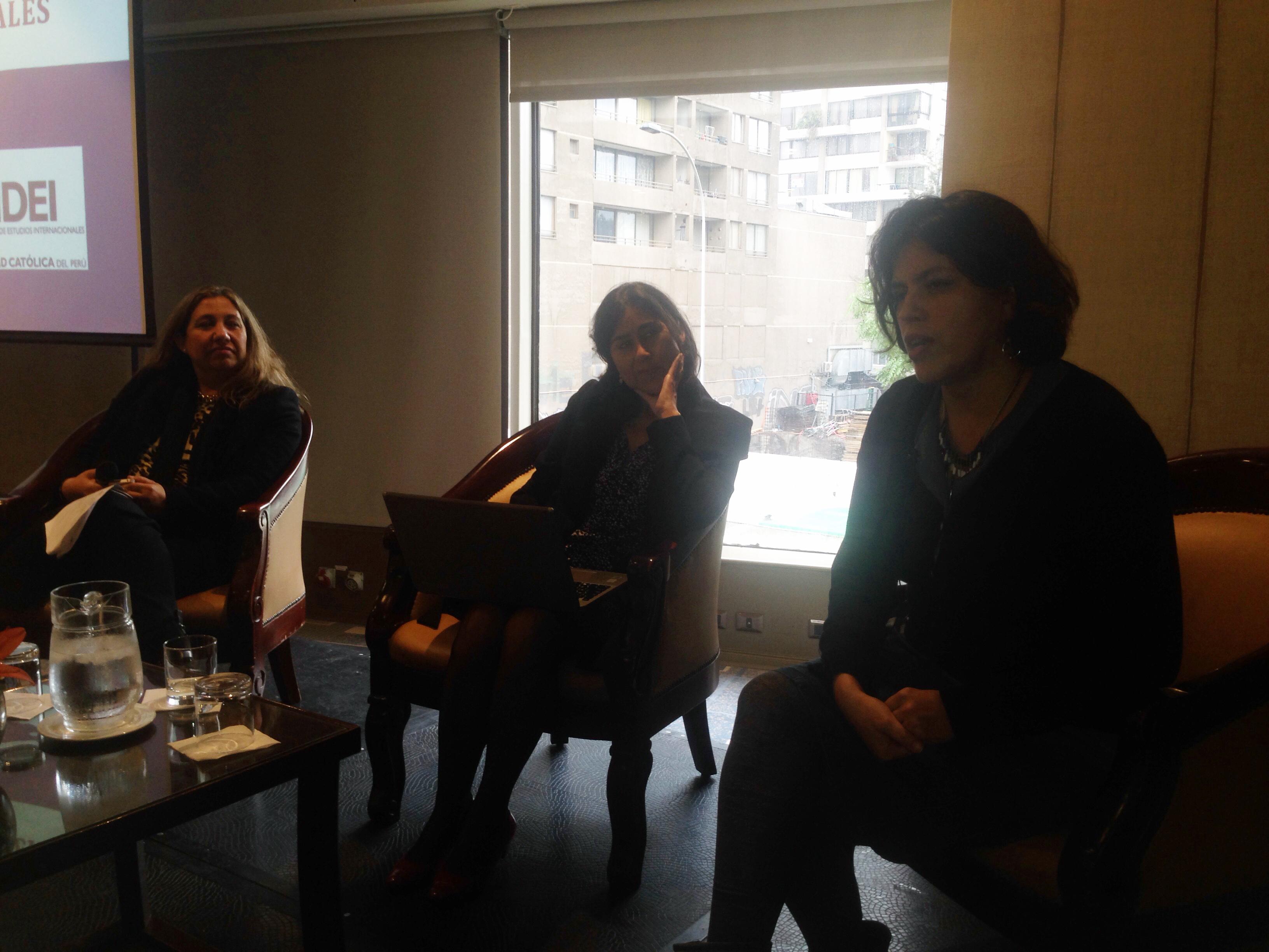 De izquierda a derecha: Paz Milet, Tania Vásquez y Carolina Stefoni.