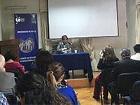 La profesora Espaliat expuso ante alumnos, profesores, diplomáticos y público en general.