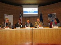 Director OIT Cono Sur, Fabio Bertranou; Decano de Derecho, Pablo Ruiz Tagle; Rector Ennio Vivaldi; Embajador Juan Somavía; Directora del IEI, Dorotea López.