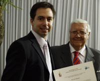 Patrick Hamann recibió la Beca "José Garrido Rojas" 