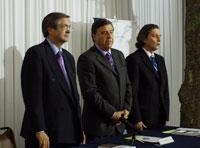  Fernando Schmidt,  Subsecretario de Relaciones Exteriores, José Morandé, Director del Instituto de Estudios Internacionales e Iñigo Díaz,  Vicerrector de Asuntos Académicos