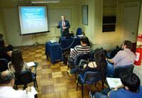 El Prof. Alberto van Klaveren impartió la clase de clausura