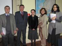 Los profesores Gregory Bown, José Morandé, Lily Bravo y Dorotea López, junto a la alumna Elizabeth Hoffmann (al centro).