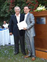 Fernando Valdés junto al profesor Francisco Prieto.