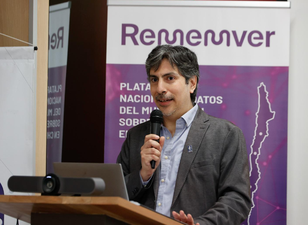 Desde la Facultad de Medicina, el director de Investigación e Innovación, doctor Leandro Carreño, destacó que este es un proyecto “multidisciplinario, lo cual es relevante porque evidencia el abordaje desde las ciencias básicas, de la biomedicina, la clínica, la ingeniería”.