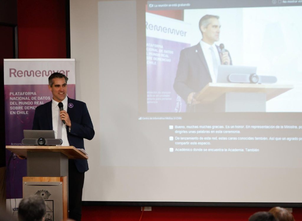 El subsecretario de Redes Asistenciales, doctor Bernardo Martorell, ofreció unas palabras en representación de la ministra de Salud, doctora Ximena Aguilera.