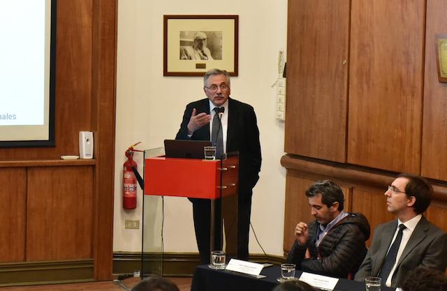 Jorge Cubillos durante su exposición.