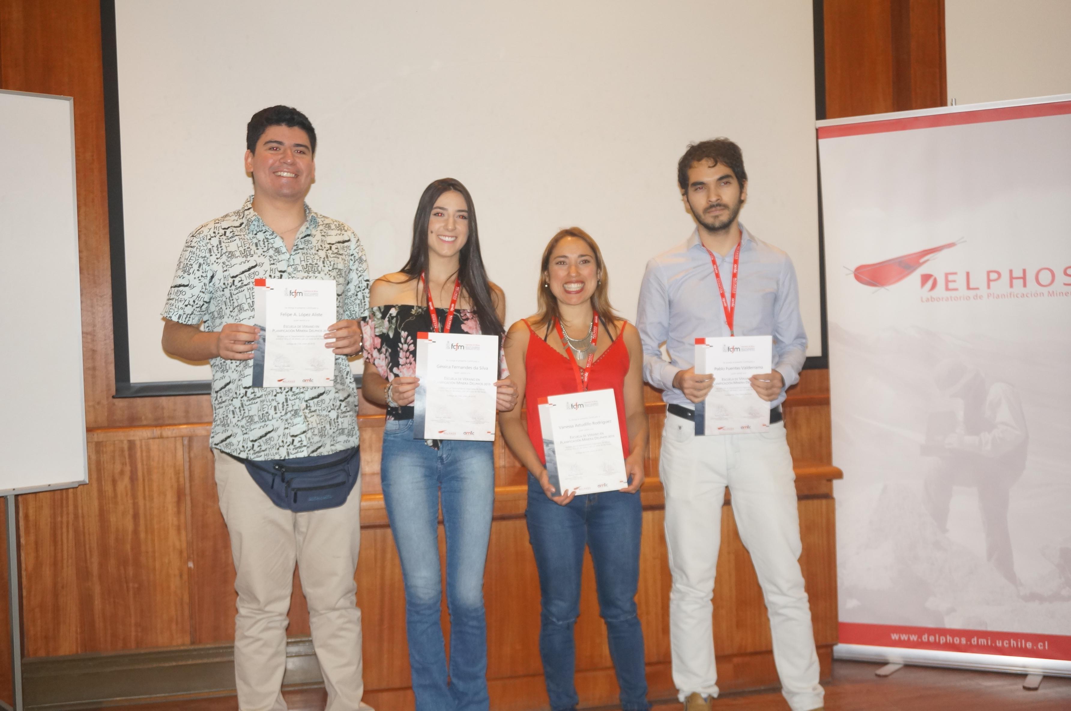 Ceremonia de clausura y premiación de la Escuela. 