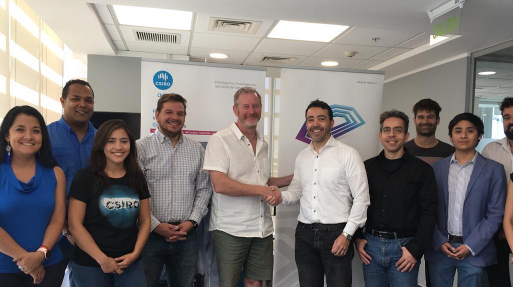 En las fotos, Angus McFarlane, director del Programa de Minerales de la primera entidad y Leandro Voisin, director ejecutivo del CNP.
