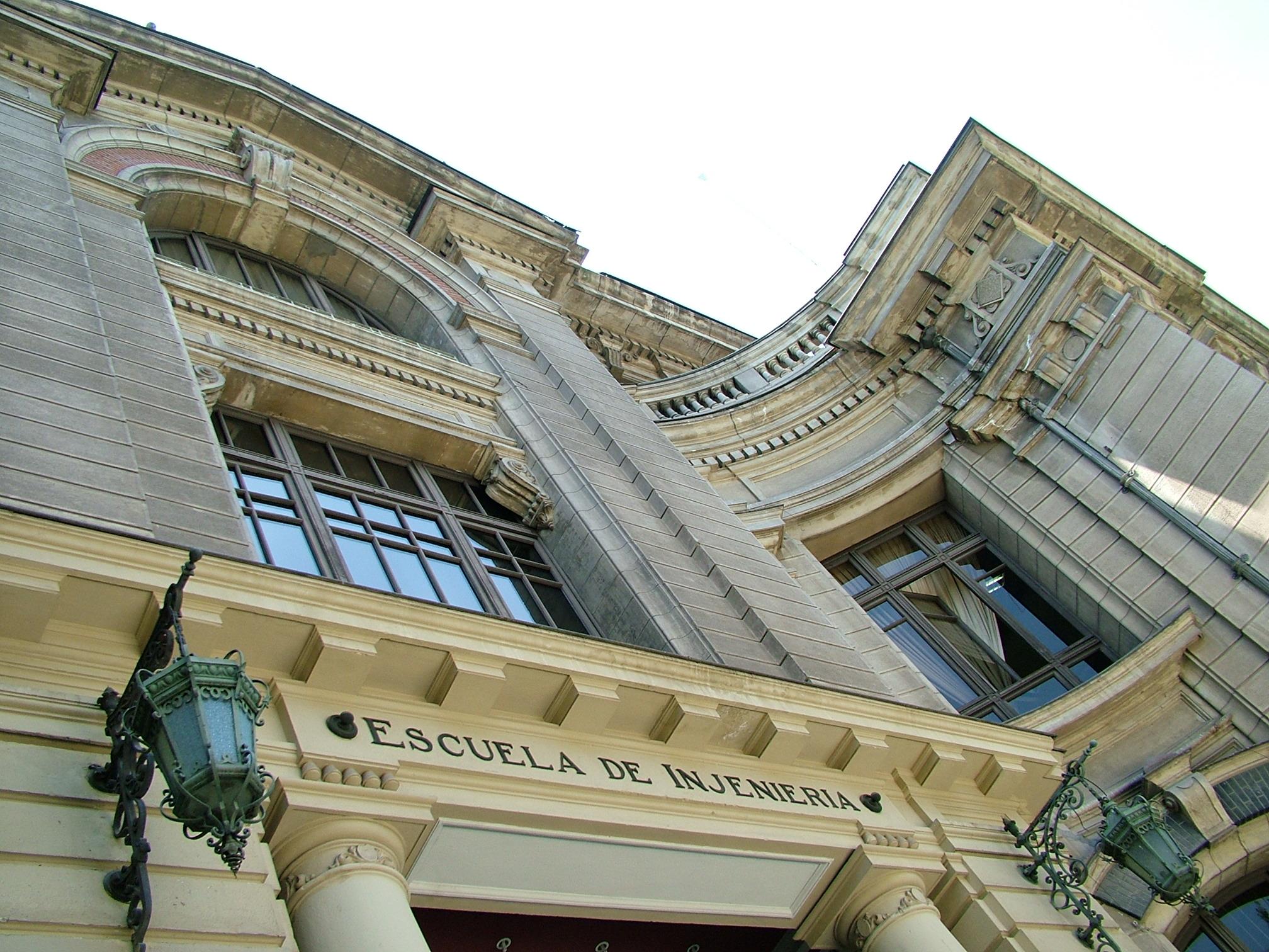 Edificio en Campus Beauchef.