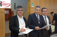 Dr. Carlos Larrucea, Director Programa de Rehabilitación U. de Talca; Dr. Walter Díaz, académico FOUCh; y Dr. Héctor González, Presidente Sociedad de Prótesis, evaluando los trabajos presentados 