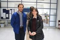 Dr. Johannes Olsen, alumno Maestría PUCMM en pasantía en Laboratorio de Microbiología Bucal; junto a Dra. Patricia Palma, académica del Departamento de Patología y Medicina Oral FOUch