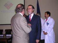 Decano Julio Ramírez junto al Rector Víctor Pérez.