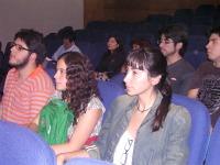 Atenta participación de los estudiantes de Odontología en Mesa Redonda de Semana de lucha contra el Cáncer.