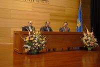 Mesa de Honor formada por el Director de Posgrado de la U.  de Chile, Dr. Daniel Wolff; Vicedecano de Odontología, Dr. Juan Cortés; y Dir. Escuela de Graduados, Prof. Dr. Juan Carlos Carvajal.