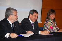 La presentación del libro fue encabezada por las autoridades de la Facultad de Odontología