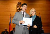 Dr. Yury Cataldo junto a la Dra. María Eugenia Valle, Presidenta del Colegio de Cirujano Dentistas