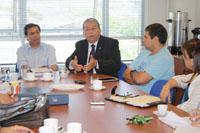 Consejo de Facultad recibió visita de candidato a Rector U Chile