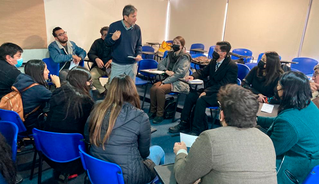 Grupos temáticos en jornada de Santiago Oriente