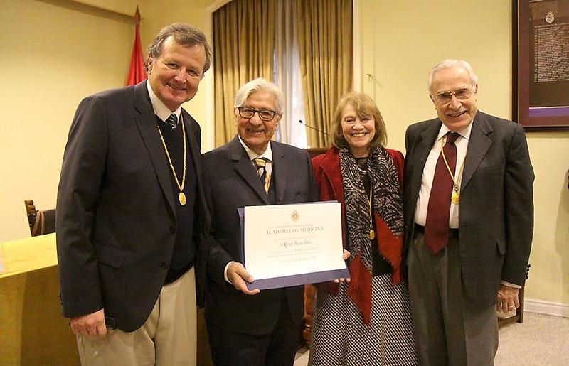 En el Instituto de Chile se realizó este mediodía la ceremonia en que el Dr. Ramiro Molina fue incorporado como miembro honorario a la Academia de Medicina de Chile.