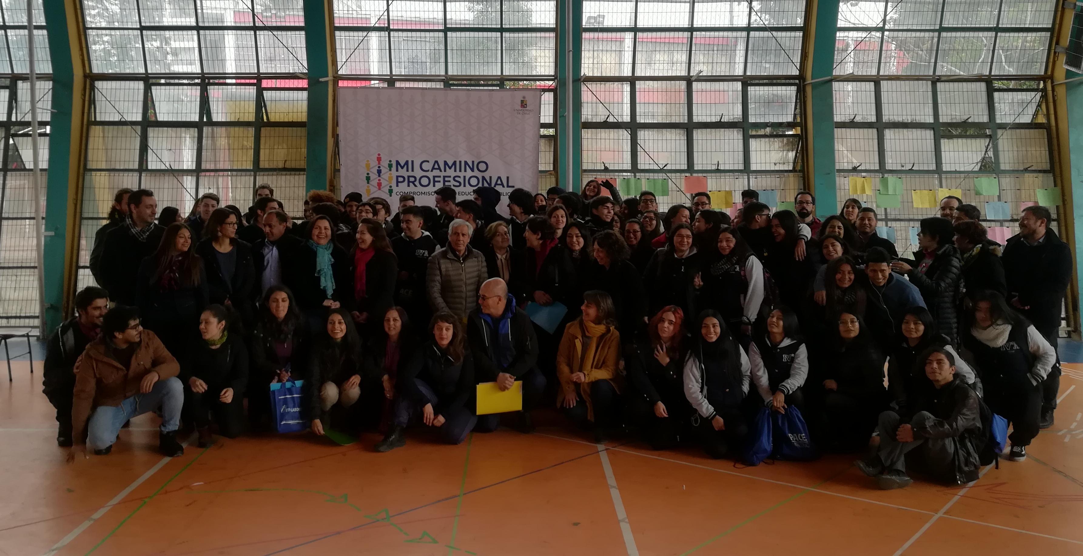 Alumnos y profesionales en Liceo Gabriela Mistral en lanzamiento Pace 2018