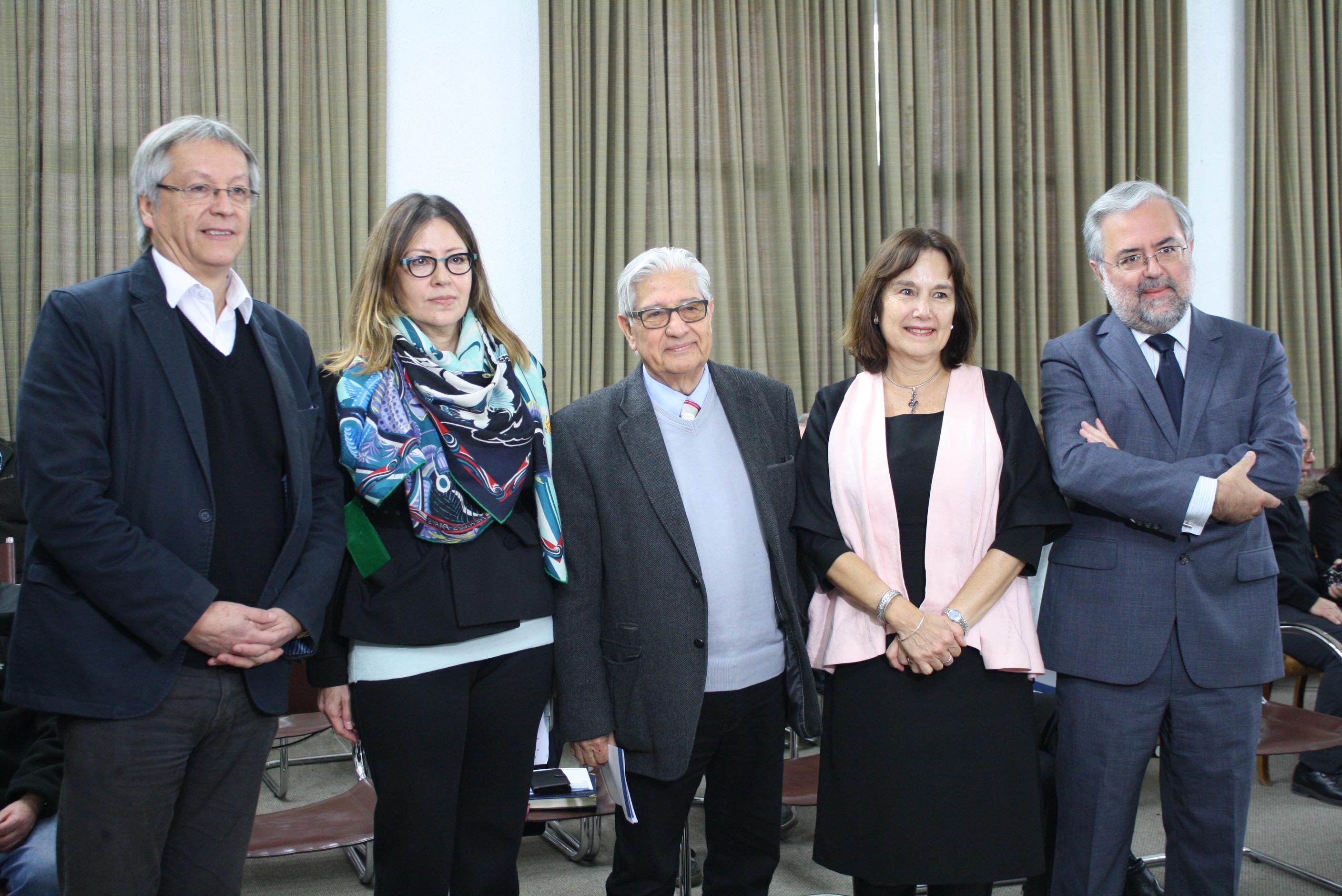 Dra Patricia Frenz Directora de la Escuela de Salud Pública junto a autoridades invitadas