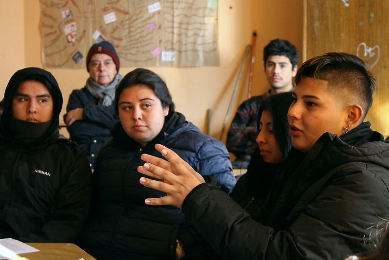 Los estudiantes debatían enérgicamente.