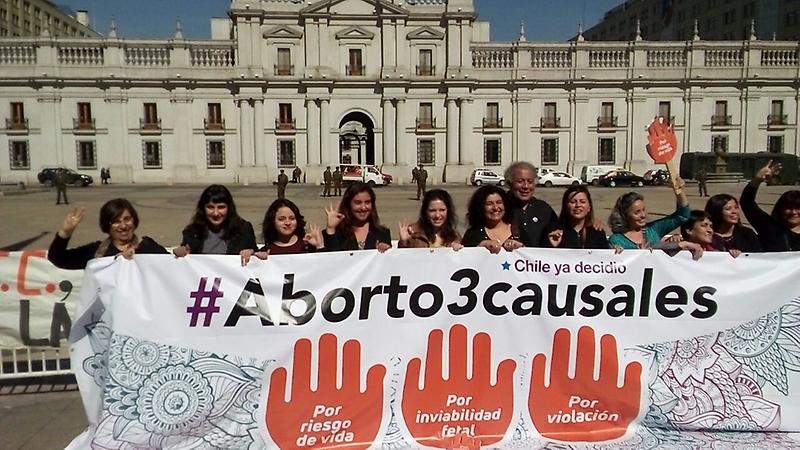 La Ley de Interrupción Voluntaria del Embarazo en 3 causales se aprobó en septiembre de 2017. Hoy, su ejecución se ve obstaculizada por la falta del Protocolo de Objeción de Conciencia.