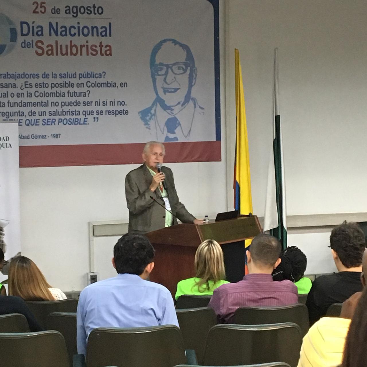 Dr. Giorgio Solimano en su exposición en el Congreso