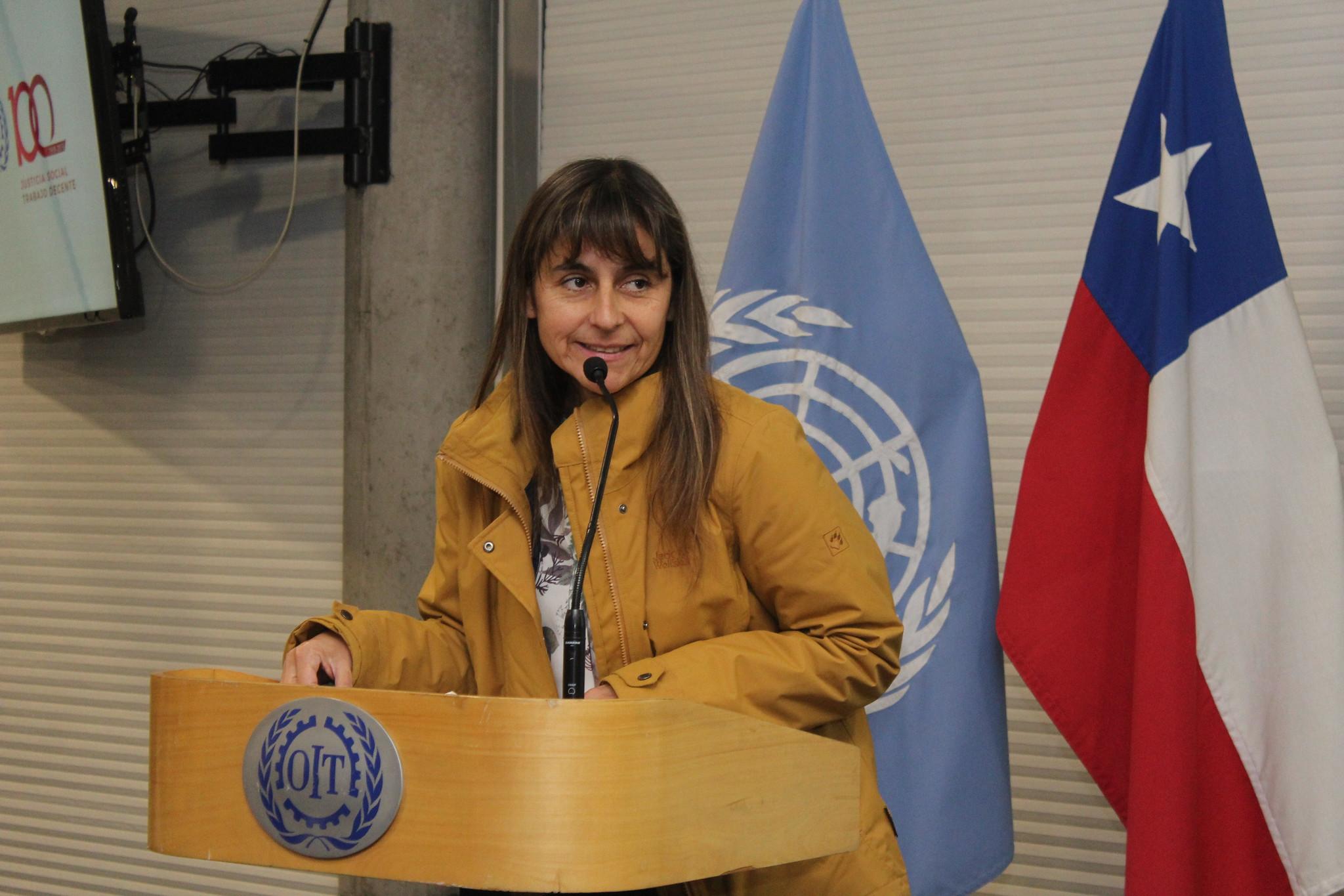 Dra Verónica Iglesias, Directora (s) de la Escuela de Salud Pública en su saludo inicial.