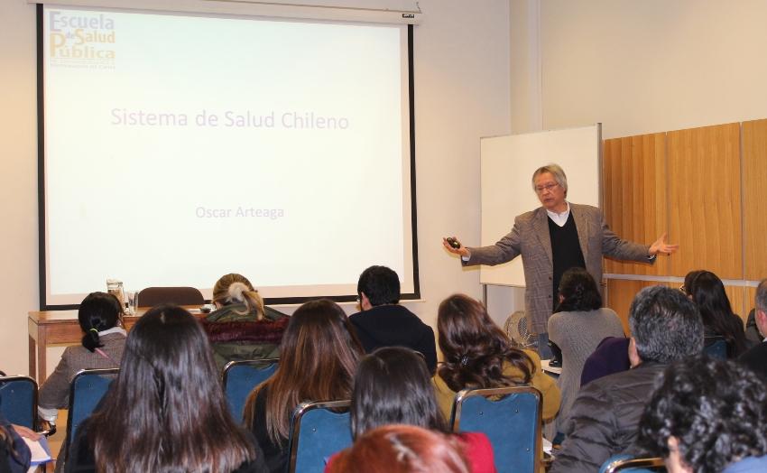 r. Óscar Arteaga académico del Programa de Políticas, Sistemas y Gestión en Salud. Director académico de la actividad