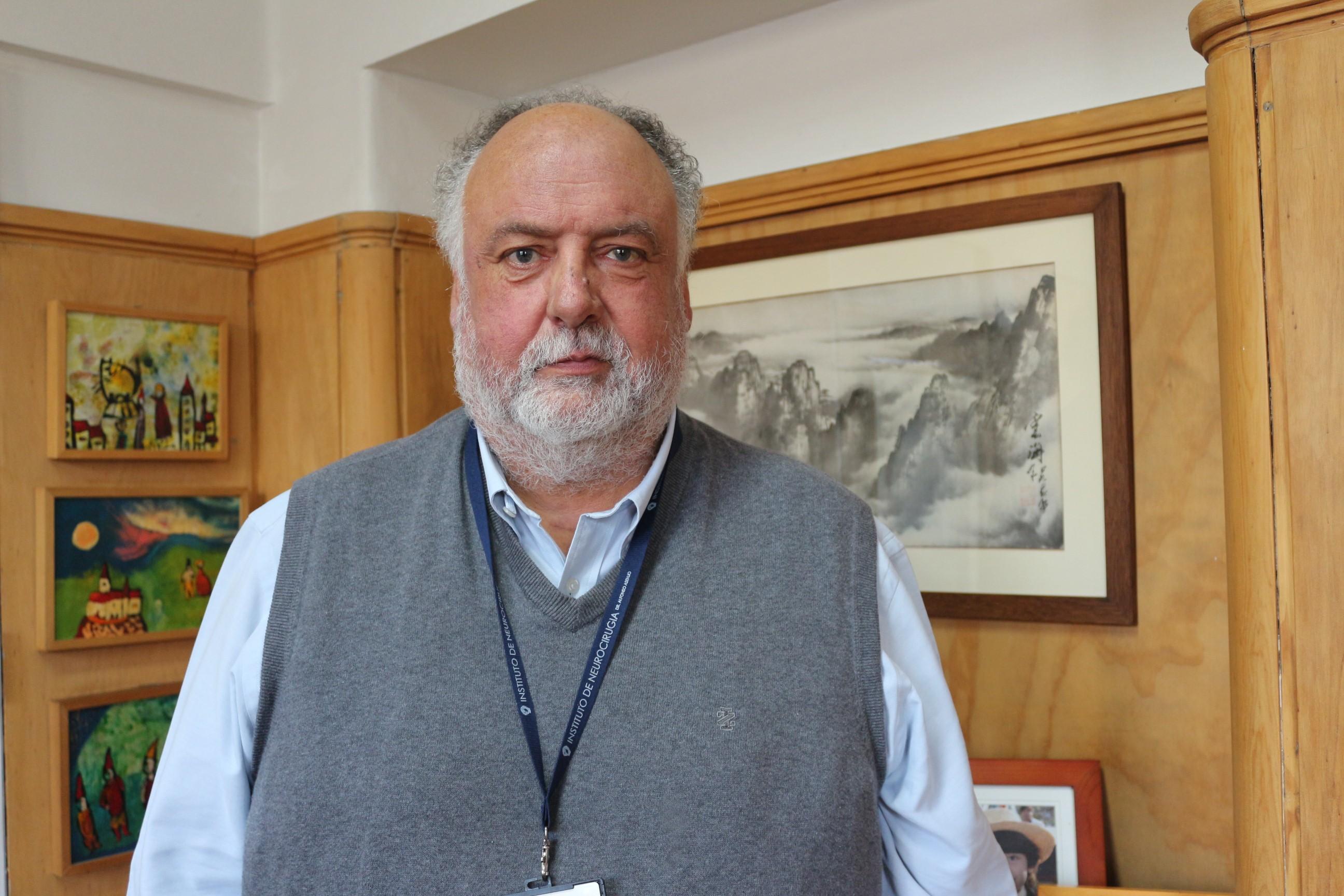 Marcos Vergara I. Médico-Cirujano. Ph.D. Profesor Asociado de la Facultad de Medicina de la Universidad de Chile. Adscrito al Programa de Políticas y Gestión de la Escuela de Salud Pública.