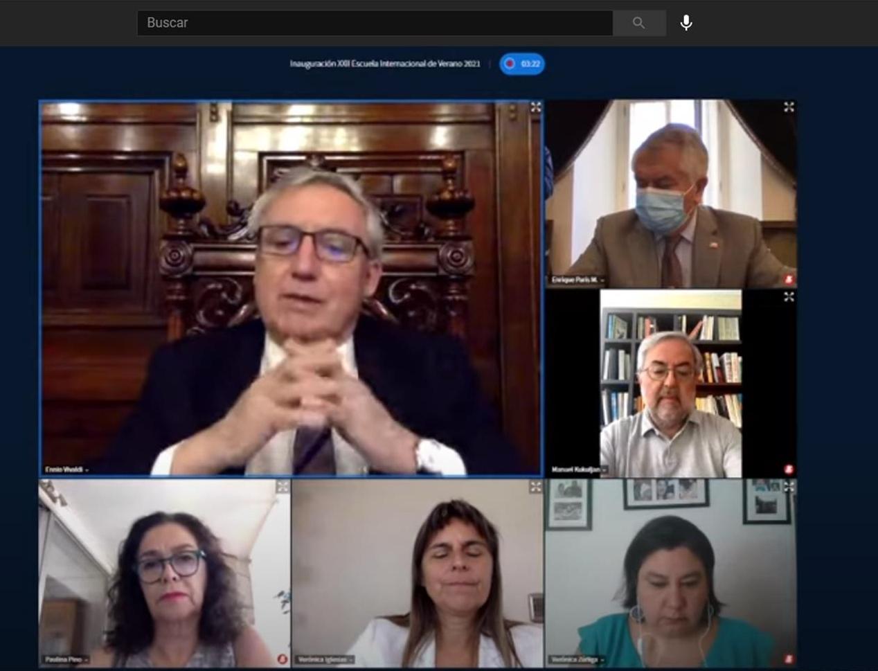 La conferencia inaugural contó con la participación del rector Ennio Vivaldi, la directora de la ESP Dr. Verónica Iglesias y el Ministro de Salud Dr. Enrique Paris quien estuvo a cargo de la ponencia.