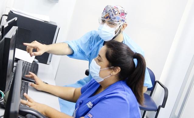 Nuevo informe ICOVID Chile: Ante alza sostenida en positividad: ICOVID Chile advierte que reducción del testeo por fin de semana largo generó insuficiente identificación de nuevos contagios.