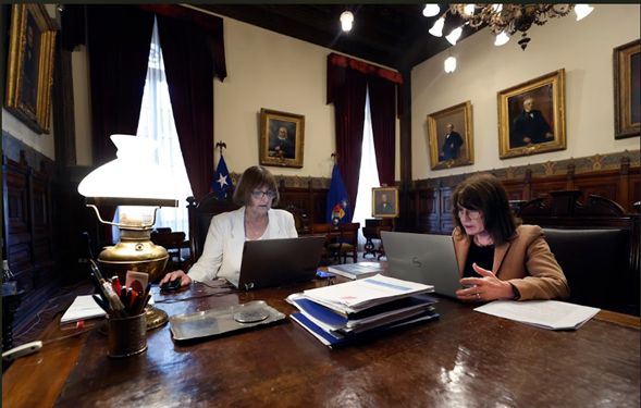 La Rectora Rosa Devés indicó que esta acreditación “nos impulsa a avanzar en prioridades que ya hemos definido, como son la formación integral para el ejercicio de la ciudadanía, la ciencia e innovación con propósito público, el desarrollo y uso ético de nuevas tecnologías, una vinculación que contribuya al bienestar social, y una gestión e infraestructura que aseguren la excelencia, equidad y sostenibilidad”.