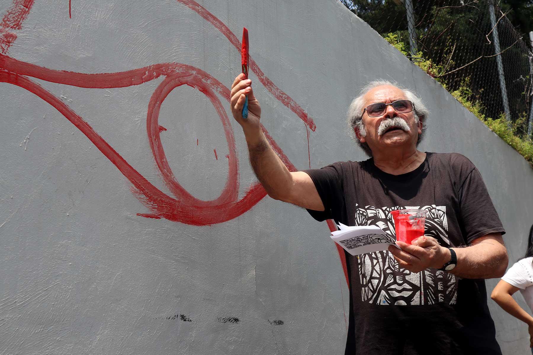 En agosto, el "Mono" formó parte de la comitiva que la Universidad de Chile llevó a la Feria Internacional del Libro de las Universitarias y los Universitarios (FILUNI) de la UNAM.