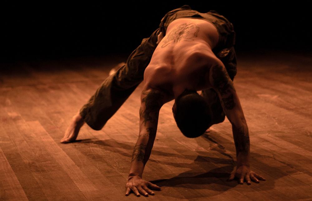 La entrada a “Coreográficas 25” es totalmente gratuita, sin inscripción previa y por orden de llegada, abierta a estudiantes y profesionales de la danza, a creadoras y creadores, y a cualquier persona interesada en disfrutar de propuestas escénicas contemporáneas. Foto: “Cabeza”, pieza de Aren Celedón.