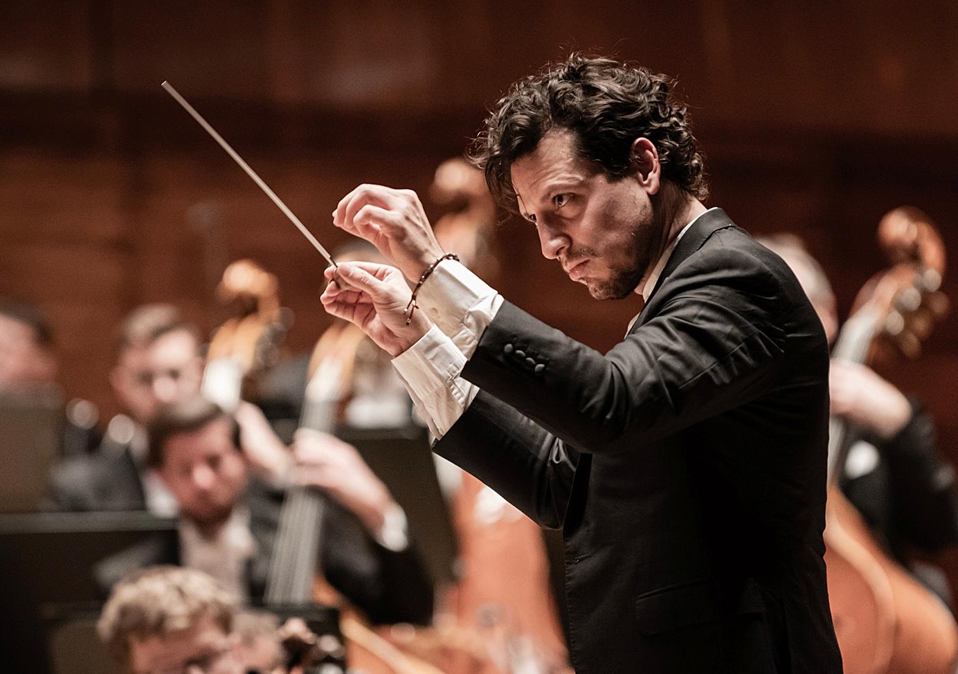 Paolo Bortolameolli vuelve a dirigir la Orquesta Sinfónica Nacional de Chile tras cinco años - Universidad de Chile