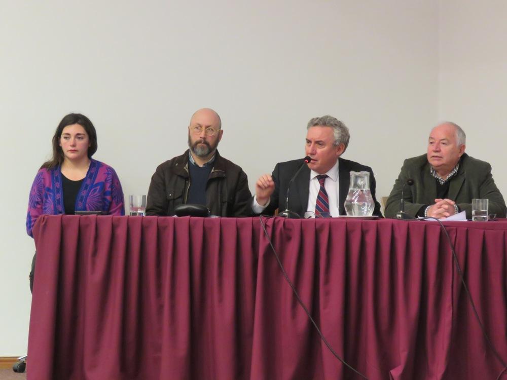 Bárbara Brito (FECH), Víctor Hugo Parraguez (Senado); Rector Ennio Vivaldi; Jaime Rodríguez (ACAUCH).