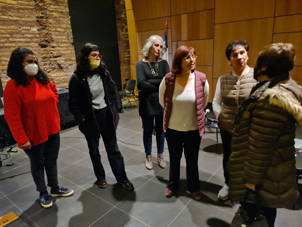 La arquitecta de la U. de Chile, Olga Segovia, señaló que “es fundamental situar los cuidados como una responsabilidad de la sociedad, de que cuidar tiene que ver con todo, con el sostenimiento en la vida, por la reproducción social finalmente”.