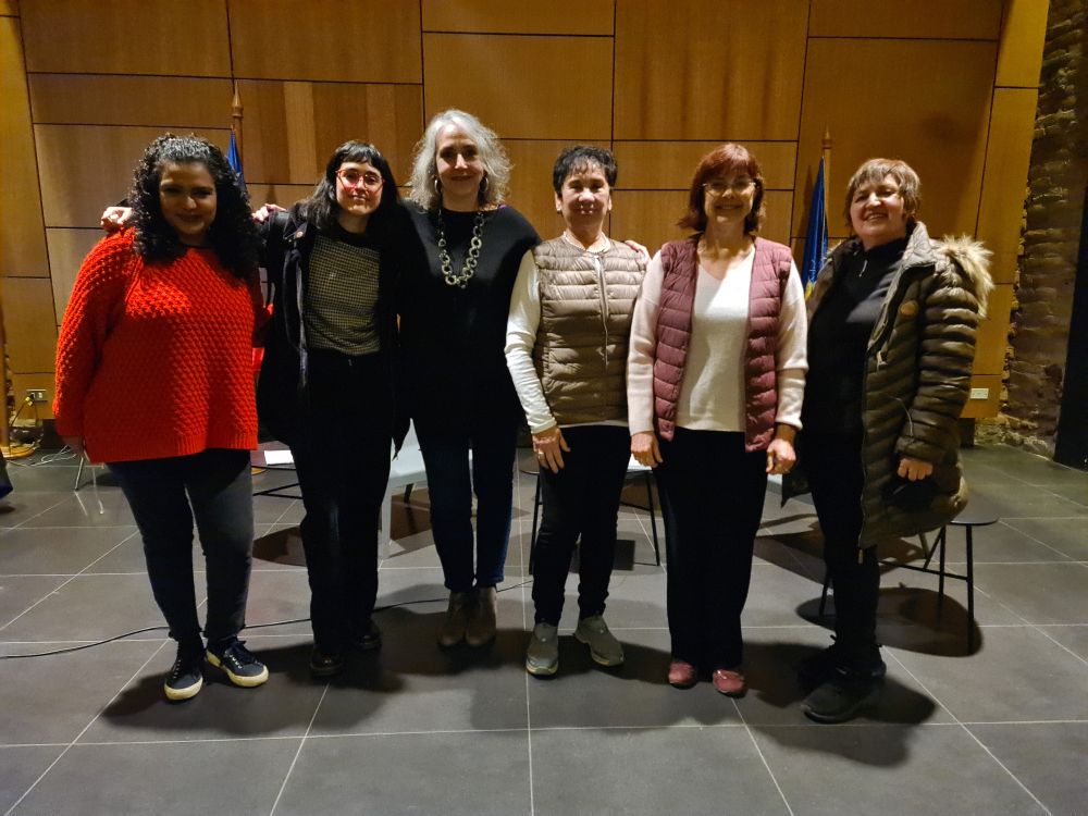 La profesora Rebeca Silva, académica del Instituto de la Vivienda de la Facultad de Arquitectura y Urbanismo, destacó el trabajo realizado por la instancia organizadora. “Nos mueve pensar la ciudad y los territorios desde una perspectiva de género, de manera más inclusiva y vinculada rompiendo el binomio público y privado del espacio”.