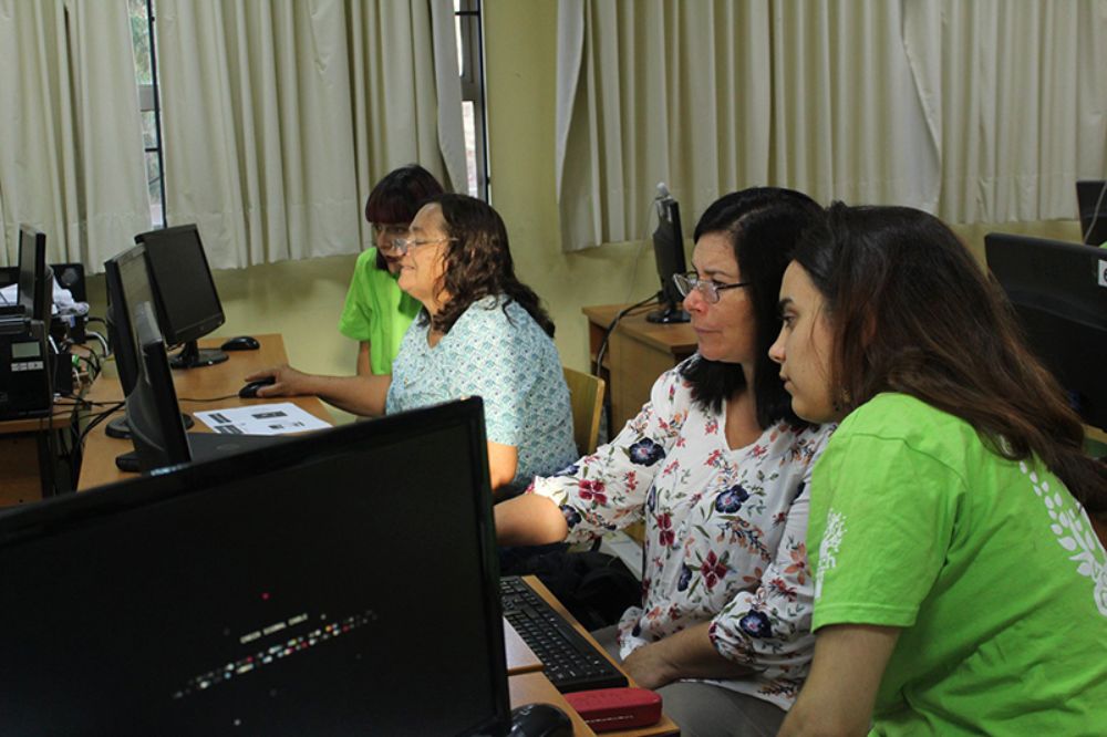 El eje de extensión se enfoca en la reflexión y discusión respecto de la extensión universitaria.