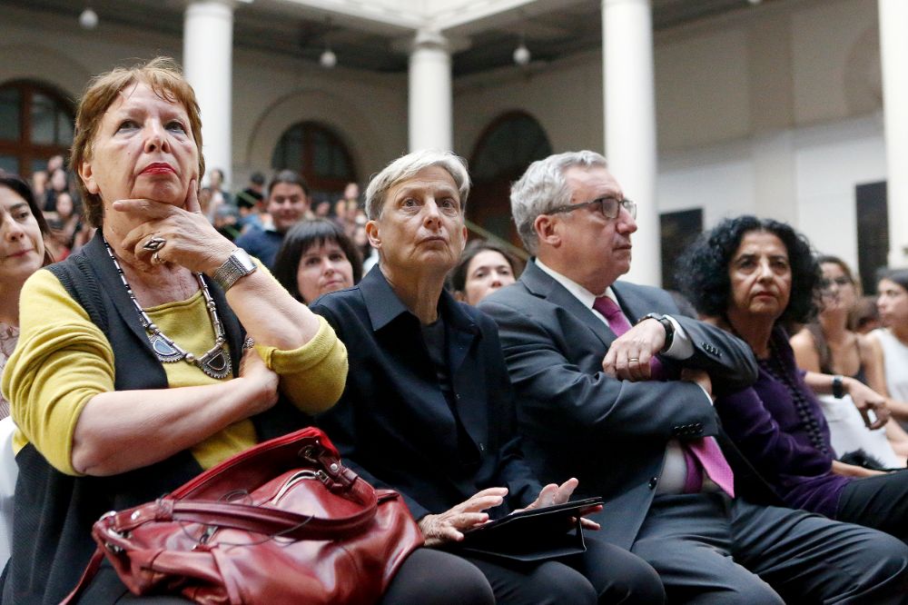 Nelly Richard ha permanecido en un continuo y estrecho vínculo con nuestra Casa de Estudios, como lo fue su participación en el diálogo “Palabras Públicas: conversatorio con Judith Butler”.