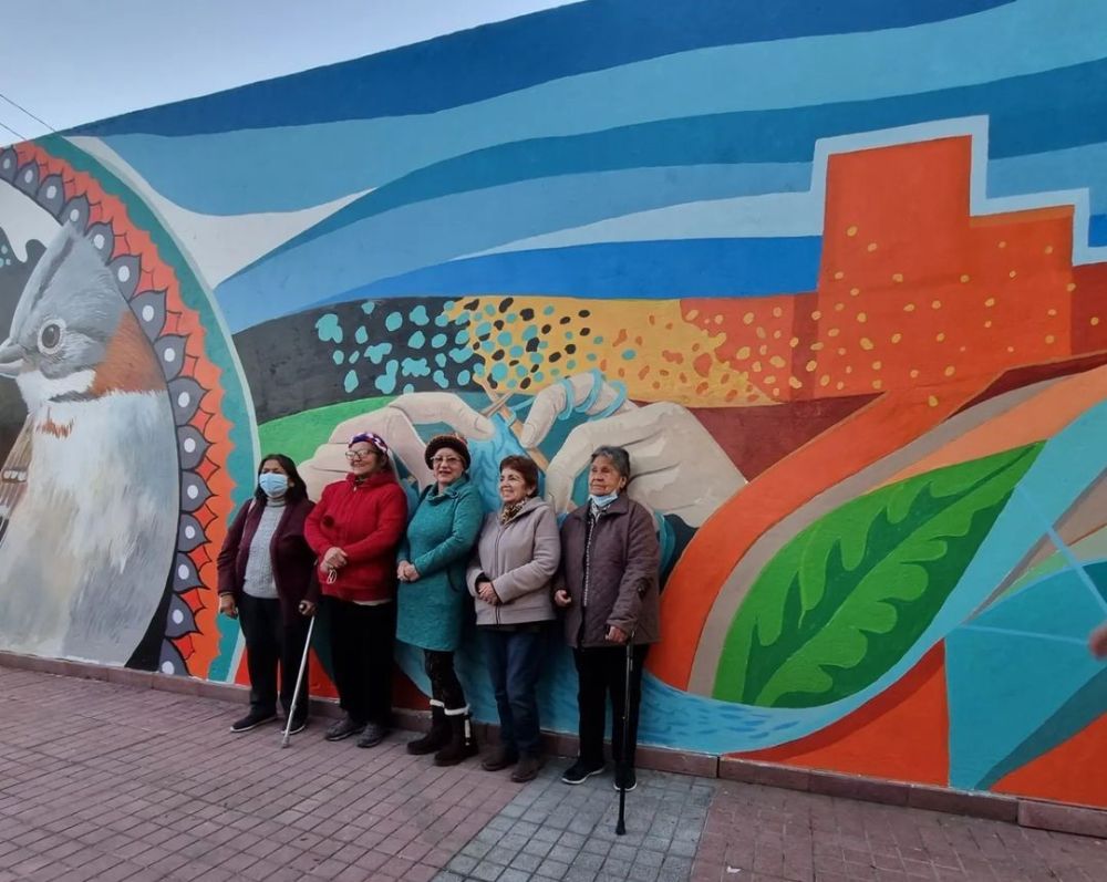 El grupo de mujeres "Mujeres Tejiendo Sonrisas" participó con entusiasmo a lo largo de todo el proyecto.