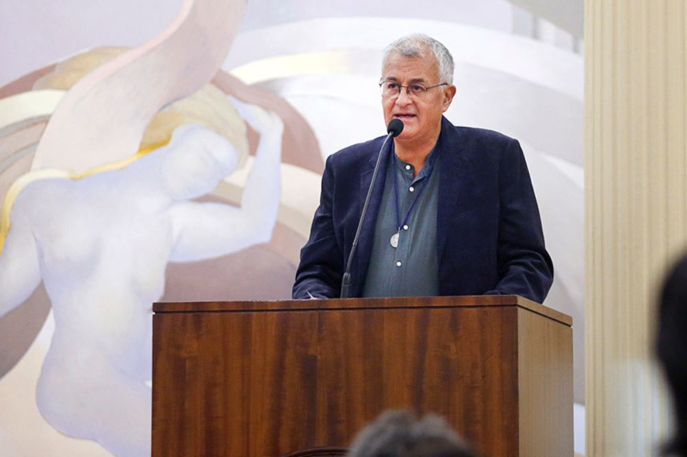 La distinción, aprobada por decreto en octubre de 2021, fue solicitada por el decano de la Facultad de Artes, Fernando Carrasco.