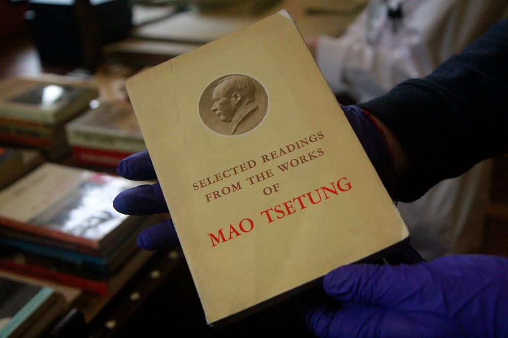 Alejandra Araya recalca el compromiso del Archivo Bello por acoger los fragmentos de una biblioteca personal “que fue a dar a la basura, siendo una figura tan relevante para las Ciencias Sociales y el feminismo en Chile”.